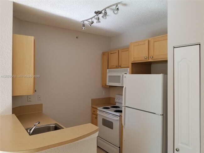 Photo - 6001 SW 70th St Unit 538
