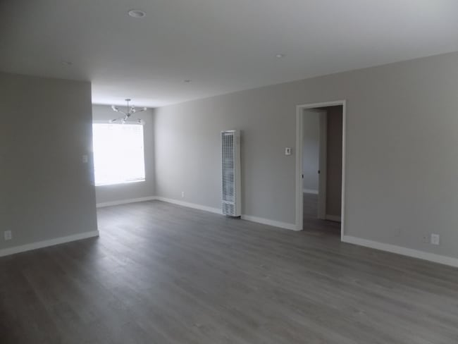 Photo - 646 S Barrington Ave