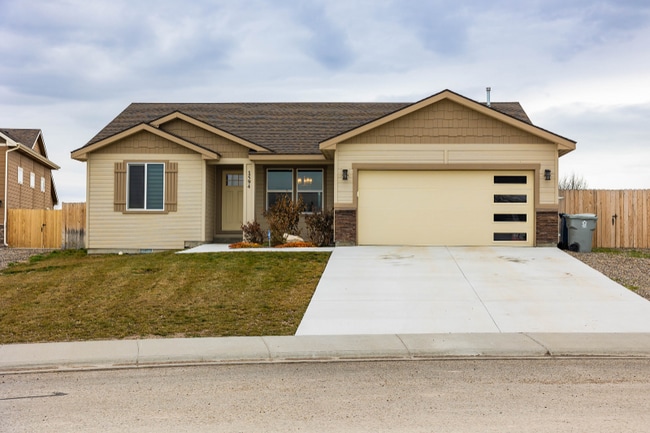 Photo - 1594 NE Cinder Loop