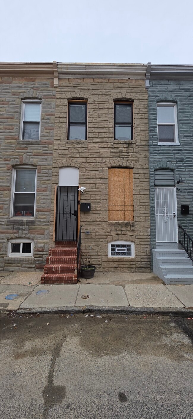 Building Photo - 222 N Glover St