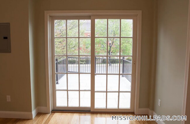 Photo - 409 Dudley St Unit 2