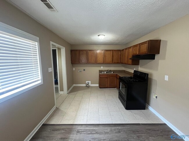 Photo - 1002 6th Ave SW