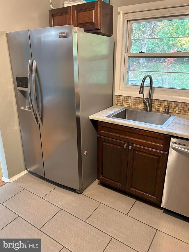 Photo - 6706 Trowbridge Pl