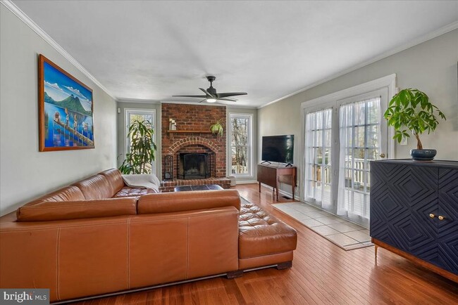 Photo - 4400 Loganberry Ln