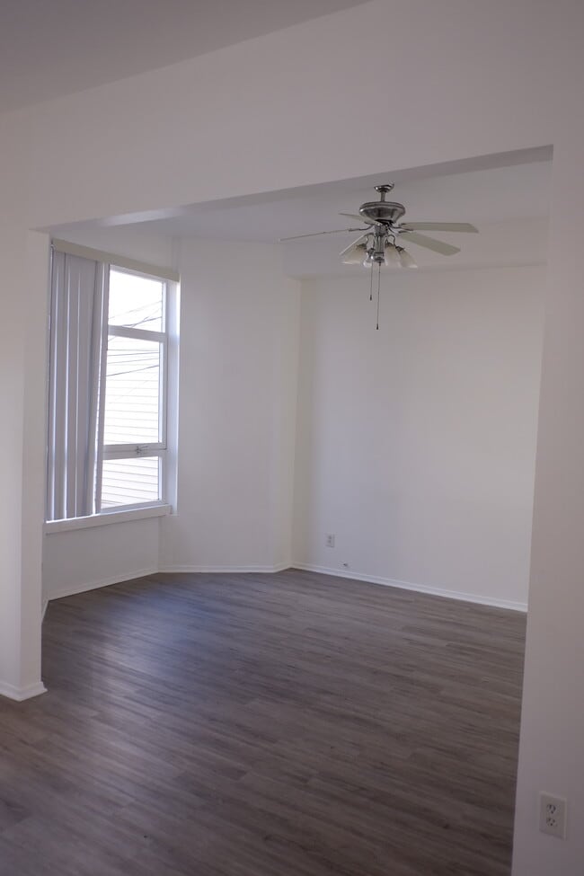 Photo - 3525 W Fullerton Ave Unidad 2