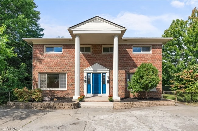 Building Photo - 15334 Triskett Rd Unit Front