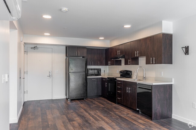 2BR, 1BA - 800SF