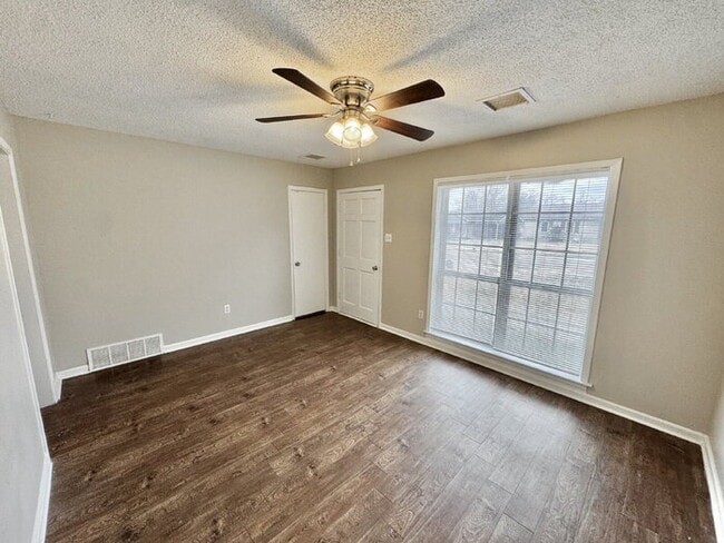 Photo - 6368 Leamont Dr