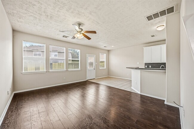 Photo - 14322 Mooreview Ln