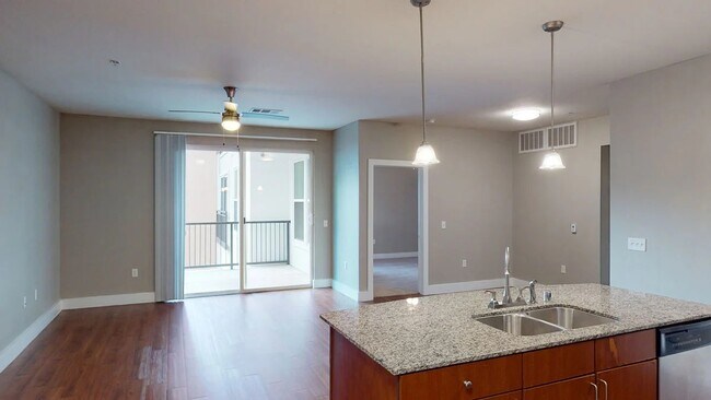 Photo - 305 River Fern Ave Unidad 2307