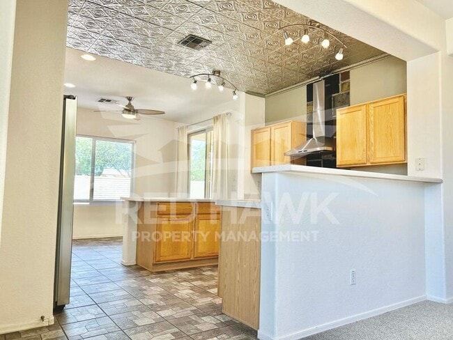 Photo - 852 E Runaway Bay Pl