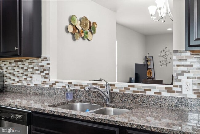 Building Photo - 1738 Beacon Ln