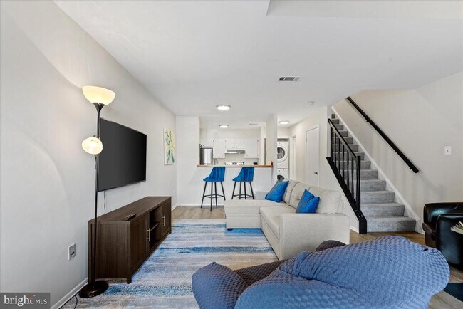 Photo - 3911 Woodhue Pl