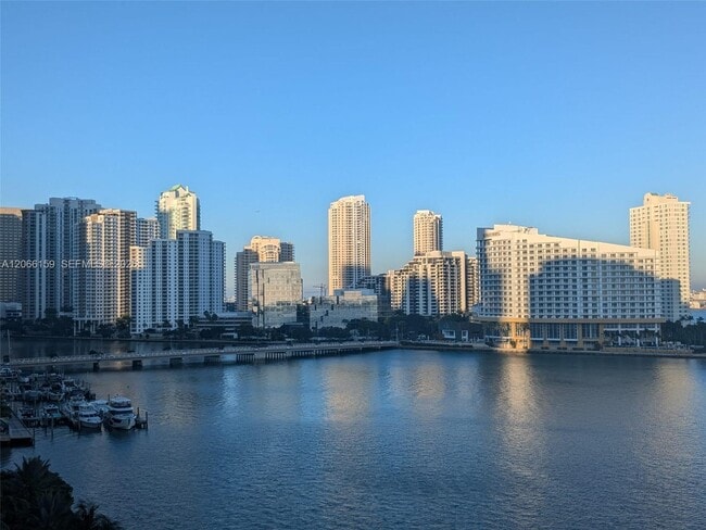 Building Photo - 1155 Brickell Bay Dr Unit # 910