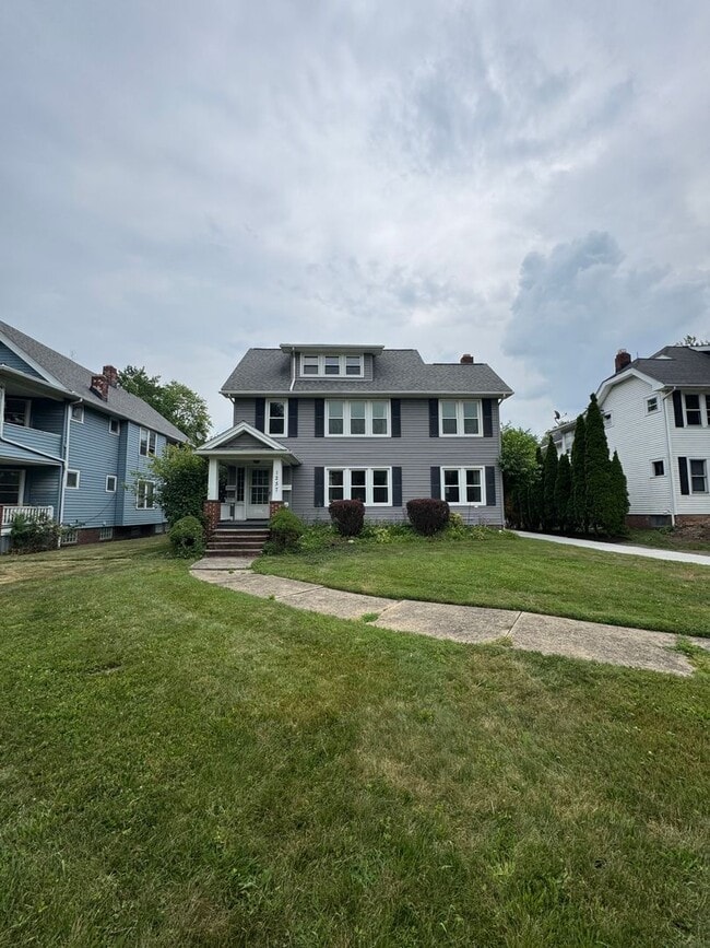 Building Photo - 1257 W Clifton Blvd