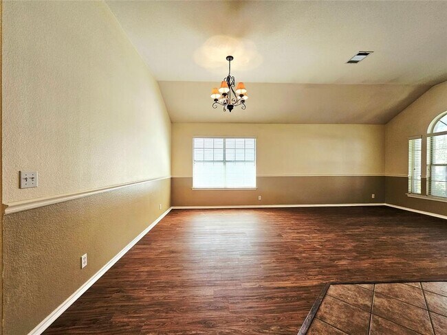 Photo - 8102 Lerwick Ln