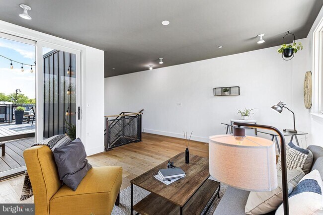 Photo - 770 Girard St NW Unit 7E