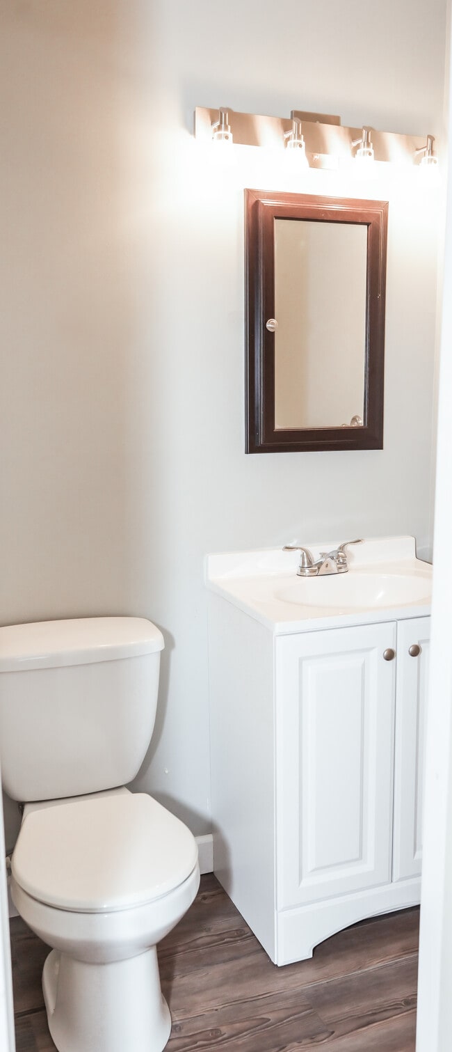 Photo - 139 S Main St