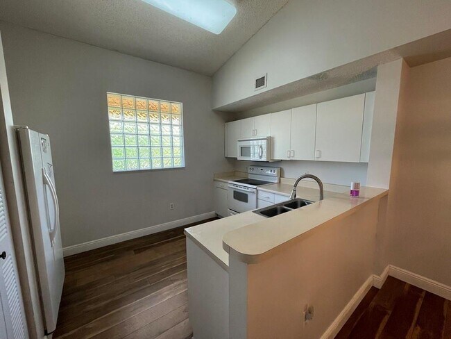 Photo - 6992 SW 39th St Unit I203
