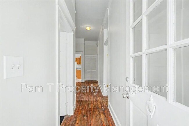 Photo - 512 E Waldburg Ln