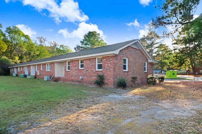 Photo - 2 BR | 1 BA Apartment - Scott Hills Apts in Goldsboro *Trash/Water/Lawn Care Included* Unidad # D-1