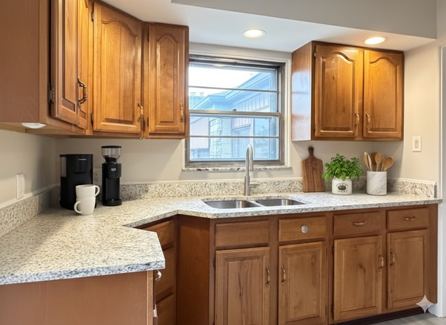 Photo - 5430 E 11th St