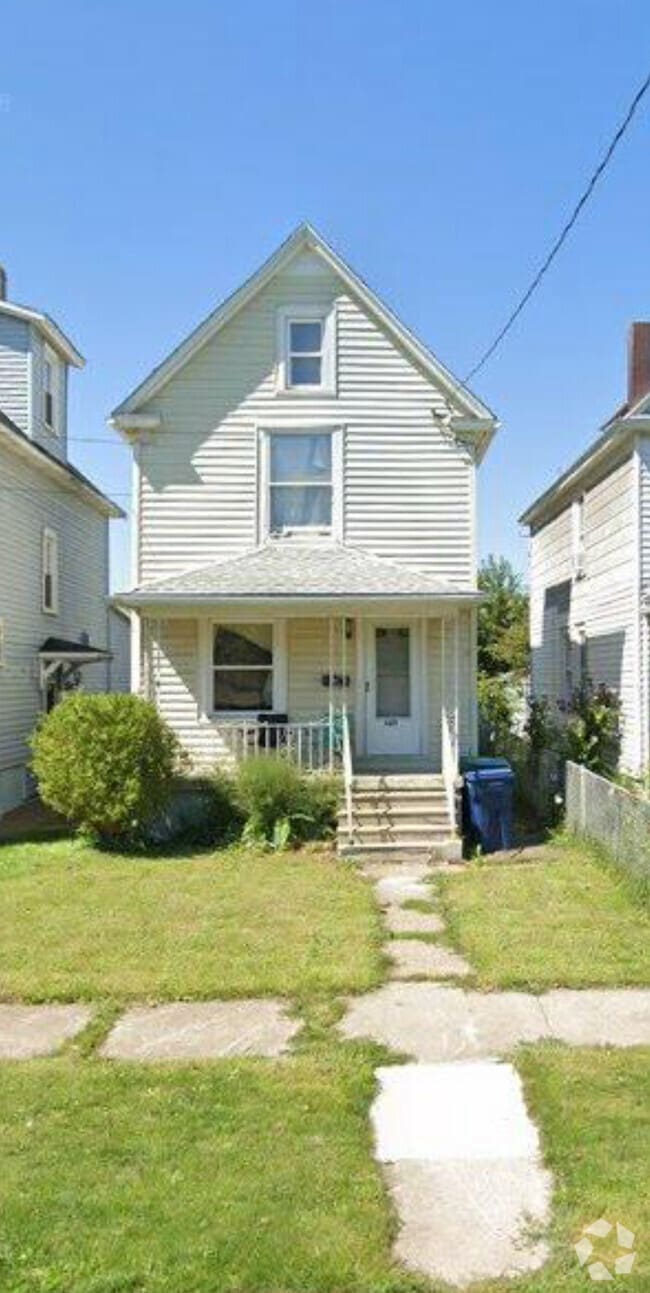 Building Photo - 624 21st St Rental