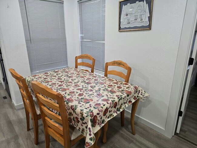 Photo - 711 Truman St