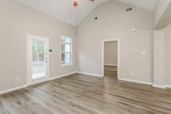 Photo - 999 Arbor Way