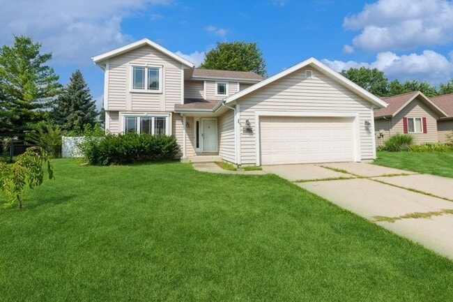 Building Photo - FINISHED BASEMENT WITH FENCED YARD! 4 Bedroom, 3.5 Bathroom Home in Ames