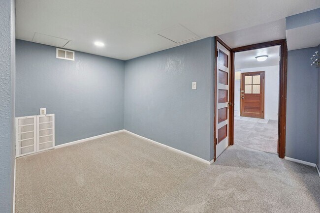 Photo - 1318 E Willamette Ave Unit 1318 E Willamette Lower