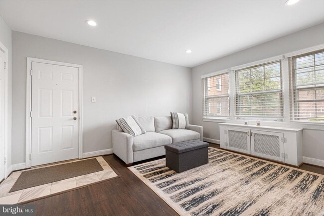 1804 W Abingdon Dr Unit 101