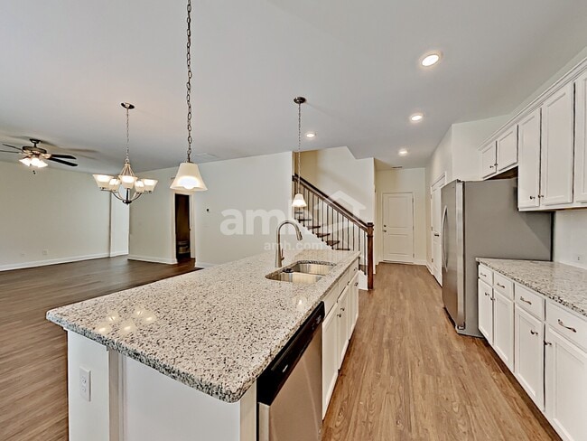 Photo - 256 Lake St