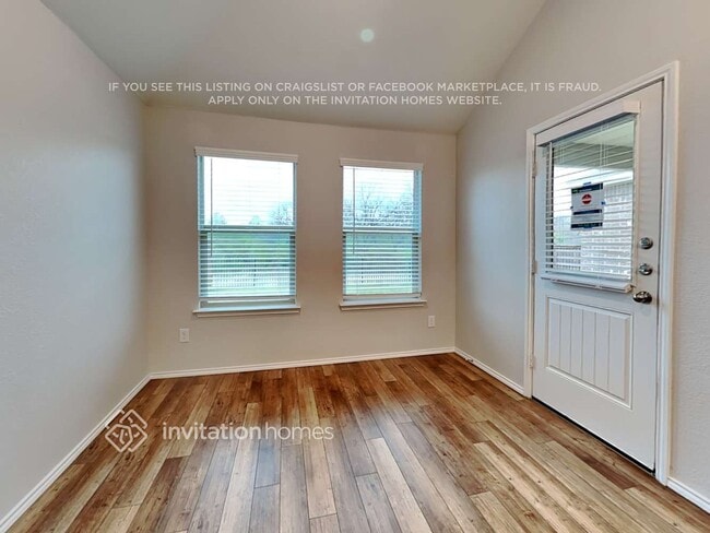 Photo - 1790 Alamandine Ave