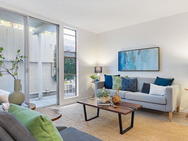 Photo - 811 York St Unit 23