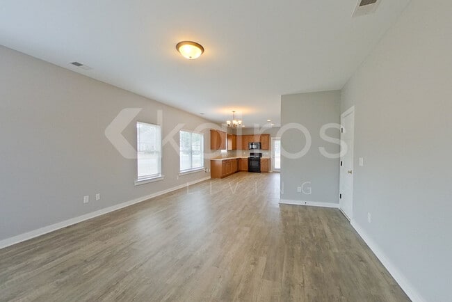 180 White Oak Cir