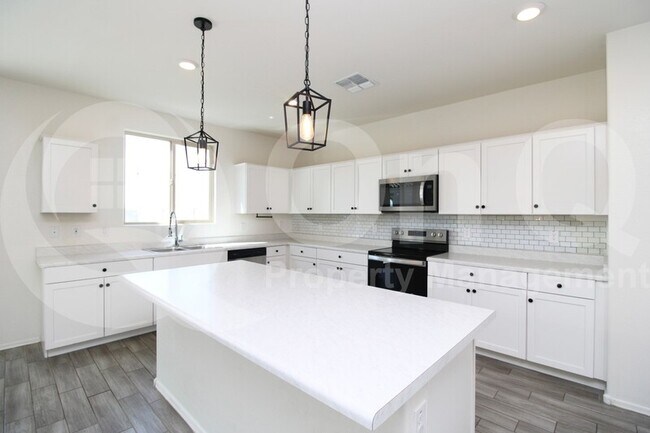 Photo - 621 E Elm Ln