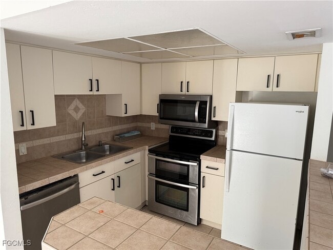 Photo - 1104 SE 8th St Unit 4