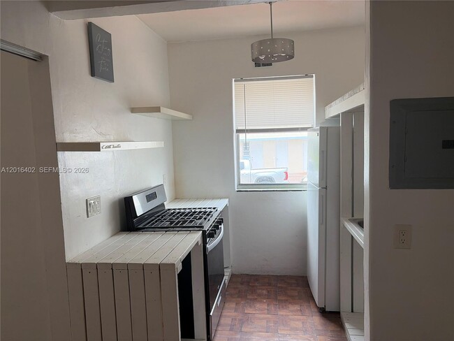 900 Jefferson Ave Unit 2