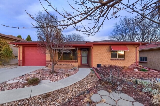 Building Photo - 2 Bedroom single family home in Denver
