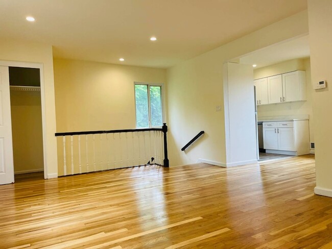 Building Photo - 26 Elm Ave