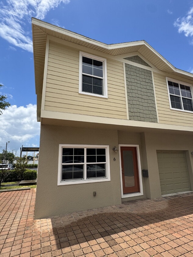 Photo - "Spacious 4-Bed Townhouse in Prime Tampa Location – 3701 W Carmen St, Unit 6!"