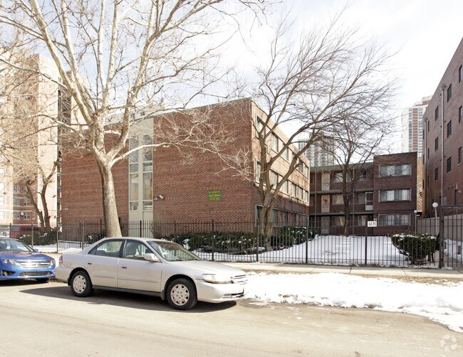 6131 N Winthrop Ave Apartments - 6131 N Winthrop Ave