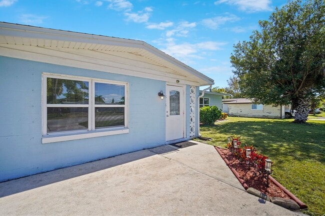 Photo - 818 Hampton Way