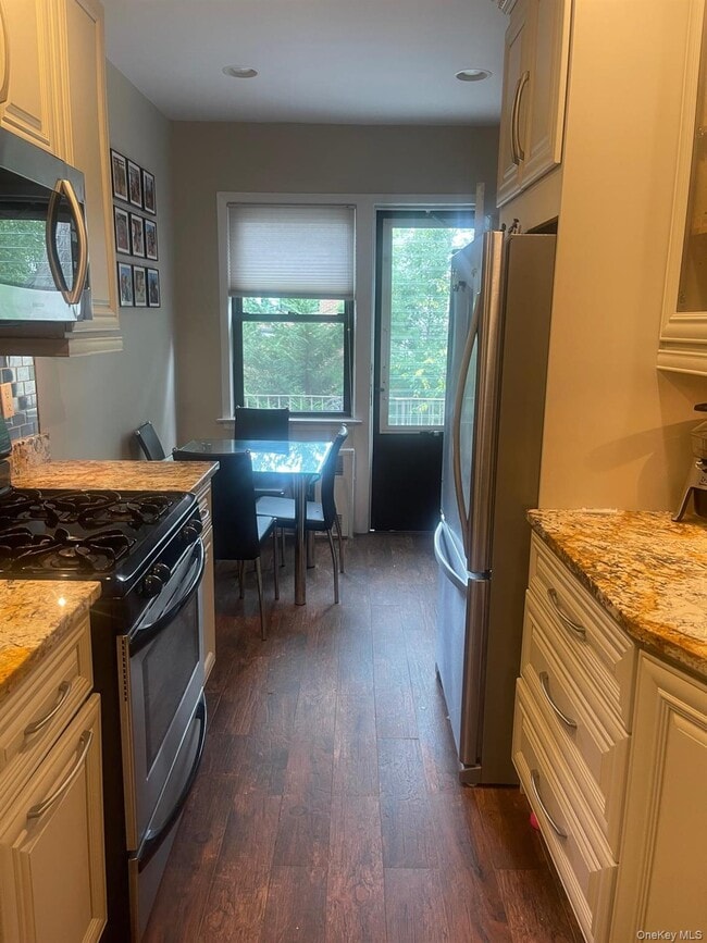 Photo - 292-300 Cedarhurst Ave