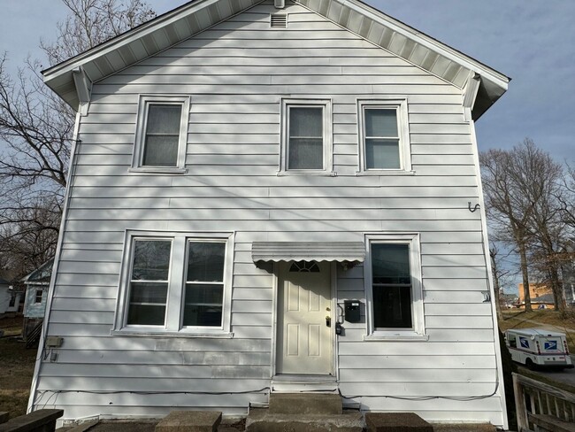 Large 3 Bedroom Home For Rent - Large 3 Bedroom Home For Rent