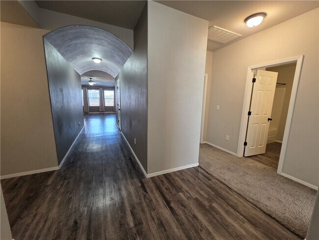 1700 Hermitage Dr