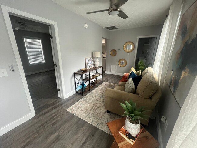 Photo - Completely renovated 2 bedroom duplex in h...