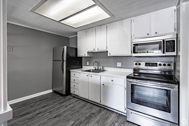 1BR, 1BA - 600SF - Kitchen