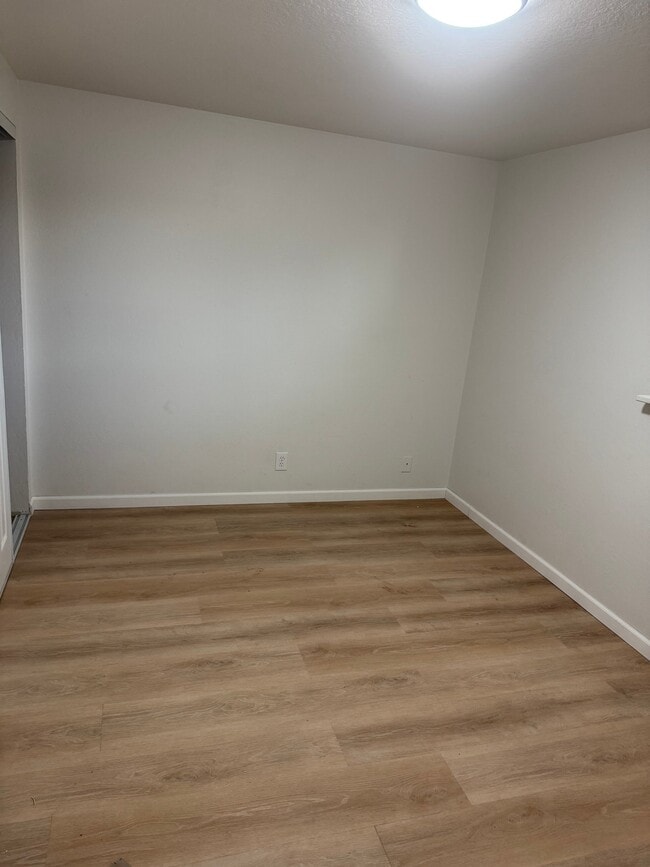 Building Photo - 1025 Muriel St NE